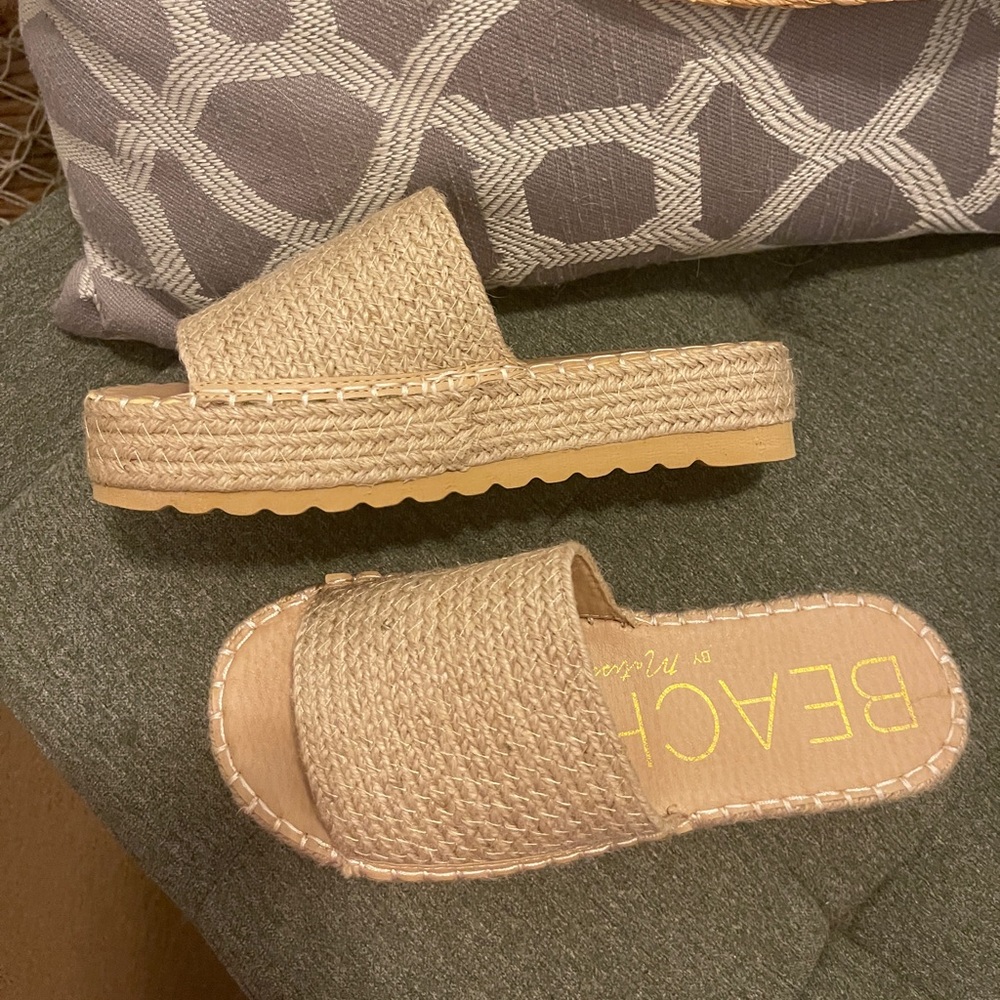 Beach by Matisse slides. Size 8.  Brand new. Never been worn.